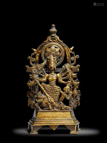 STATUETTE DE DURGA MAHISHASURAMARDINI EN LAITON INDE, HIMACH...