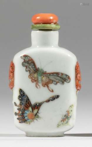 A fine enameled porcelain snuff bottle Daoguang seal mark an...