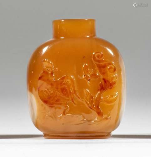 A chalcedony agate snuff bottle 1820-1900 Cockerel and bee d...