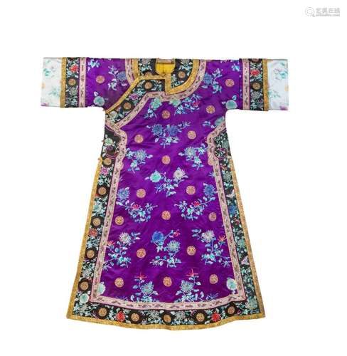 ROBE EN SOIE VIOLET BRODÉE, CHENYI Fin du XIXe siècle