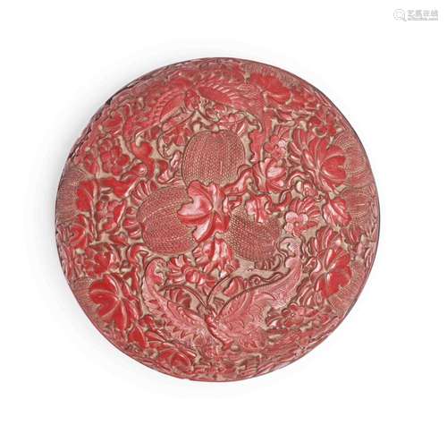 BOÎTE COUVERTE EN LAQUE ROUGE SCULPTÉE Époque Jiaqing (1796-...