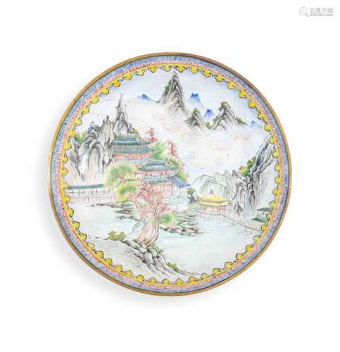 ASSIETTE EN EMAUX PEINTS Canton, marque et époque Qianlong