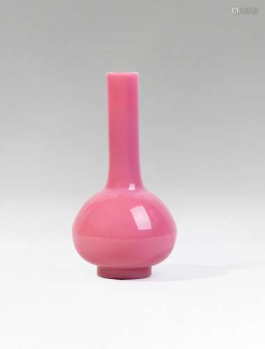 VASE BOUTEILLE EN VERRE ROSE XIXe siècle