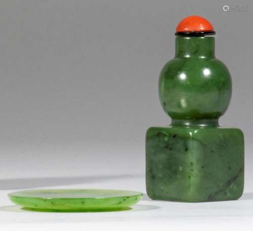 TABATIÈRE EN JADE VERT ÉPINARD 1800-1850 (2)