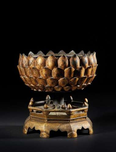 CHINE - Epoque MING (1368 - 1644)    Socle pour bouddha en b...