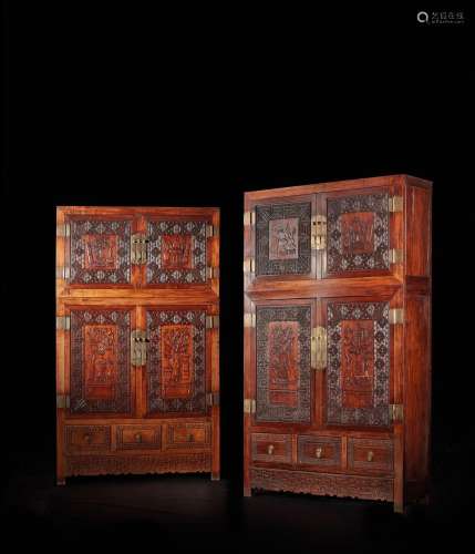 CHINE - XIXe siècle    Paire de grandes armoires en bois ave...