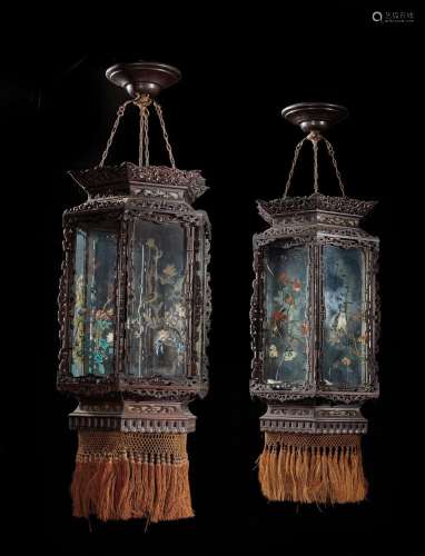CHINE - XVIIIe/XIXe siècle    Paire de lanternes de forme he...