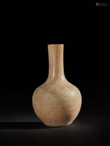 CHINE - XVIIIe/XIXe siècle    Vase de forme bouteille en por...