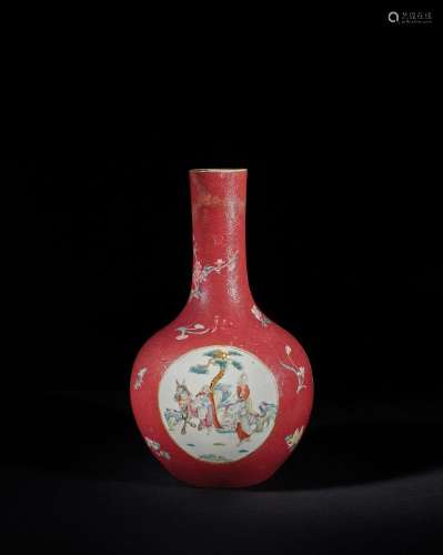 CHINE - XIXe siècle    Vase bouteille à long col en porcelai...