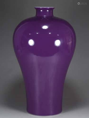 清乾隆茄皮紫釉梅瓶