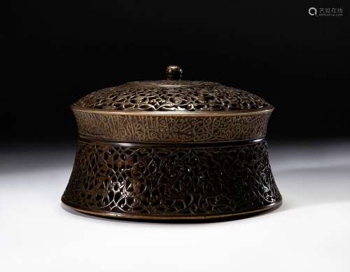 A HIGHLY IMPORTANT OPENWORK CALLIGRAPHIC PANDAN BOX, DECCAN,...