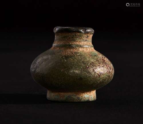 A MINIATURE BRONZE POT, INDIA, 19TH/20TH CENTURY