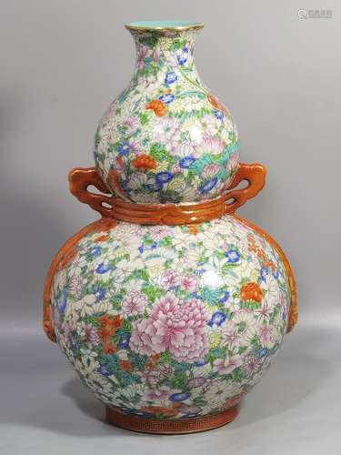 Qing Dynasty powder colored gourd vase with various flowers