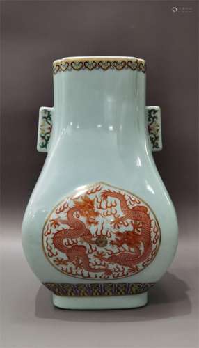 Qing Dynasty Alum Red Dragon Pattern Inherited Bottle