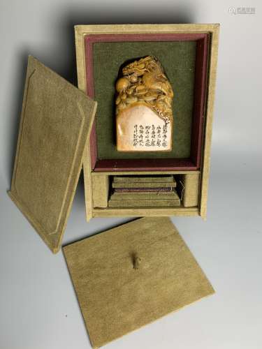 旧藏珍品布盒装纯手工雕刻芙蓉寿山石印章，单龙戏珠
