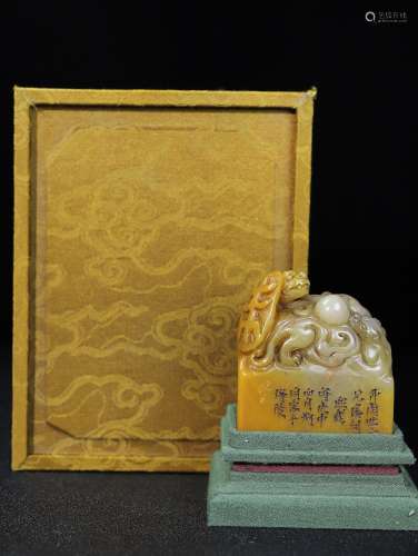 旧藏珍品布盒装纯手工雕刻寿山石印章双兽献瑞简介
