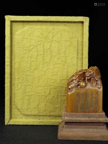 旧藏珍品布盒装纯手工雕刻寿山石印章子母兽戏珠