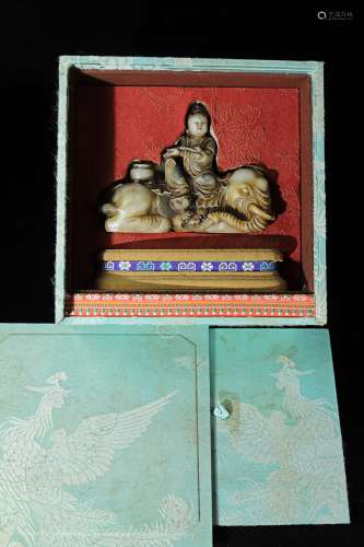 旧藏珍品布盒装纯手工雕刻寿山石印章坐象观音