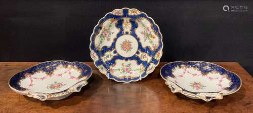 A pair of Worcester shell shaped dessert dishes, painted wit...