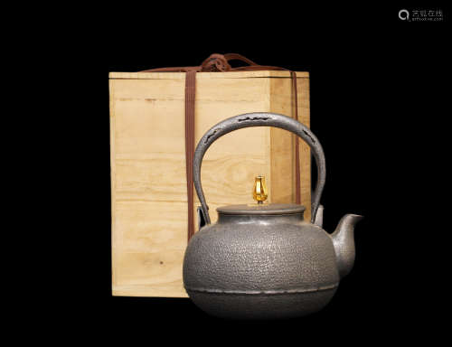 日本昭和时期 纯银金钮茶壶 在铭 日本桐箱附