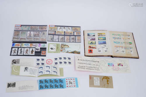 中国纪念邮票两册 共约289枚(含80年猴票1枚）