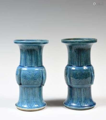 Chine
Paire de vases rouleau en biscuit émaillé turquoi