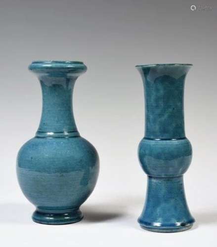 Chine
Deux vases l’un de forme balustre l’autre de form