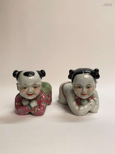 Chine
Deux oreillers en porcelaine en forme d’enfant co