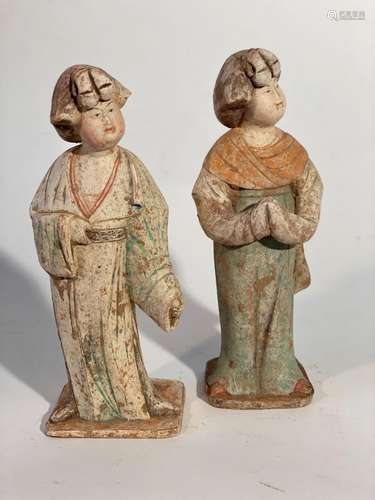 Chine 
Deux statuettes en terre cuite, traces de polych