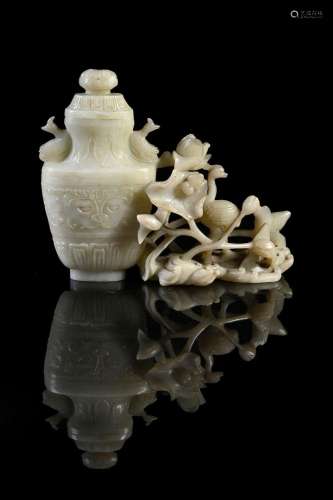 CHINE, XVIIIe-XIXe siècle    Élégant groupe en jade blanc pr...