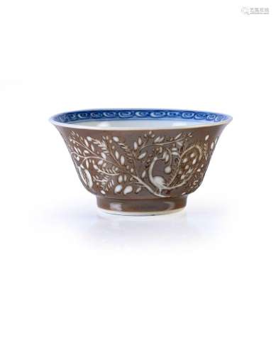 CHINE, Epoque Kangxi, XVIIIe siècle*Petit bol en porcelaine ...
