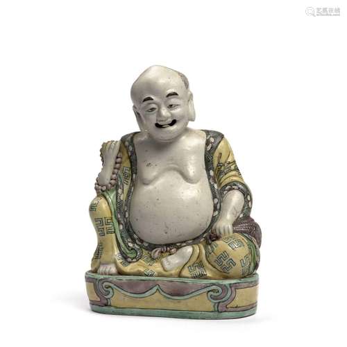 STATUETTE DE BUDAI EN BISCUIT JAUNE, VERT ET AUBERGINE, Chin...