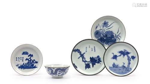 BOL ET QUATRE COUPELLES EN PORCELAINE BLEU DE HUÊ, Vietnam, ...