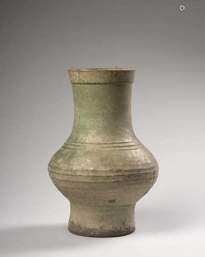 VASE EN TERRE CUITE ÉMAILLÉE VERT, Chine, dynastie Han (206 ...