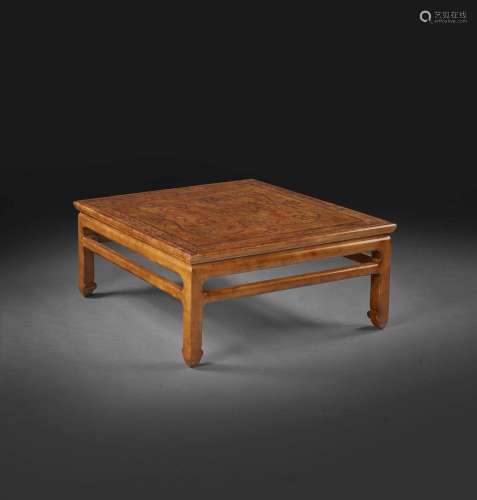 TABLE BASSE EN BOIS LAQUÉ, Chine, dynastie Qing, XVIIIe sièc...