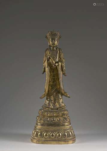 STATUE DE BODHISATTVA EN BRONZE DORÉ, Chine, début du XXe si...