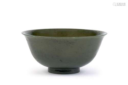 COUPE EN JADE VERT ÉPINARD, Chine, fin de la dynastie Qing (...