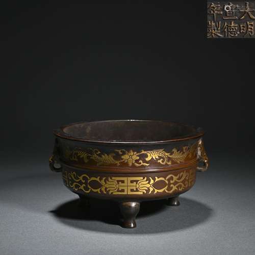 Flower pattern three legged incense burner