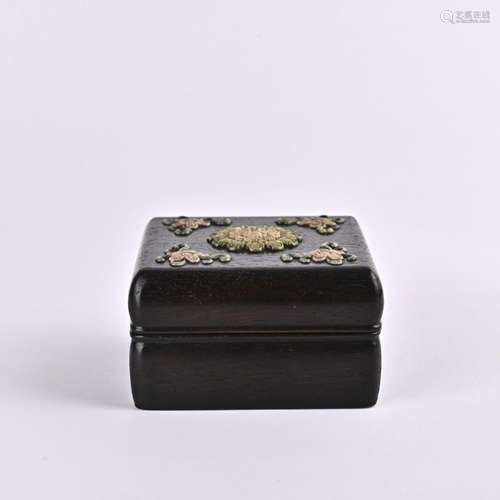 Wooden flower pattern cover box