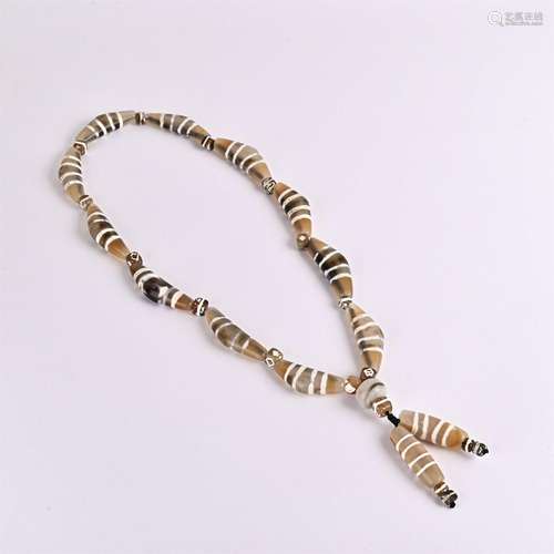 Thread bead necklace