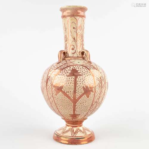 A large vase 'Hispano Morsque' with luster glaze. 18th/19th ...