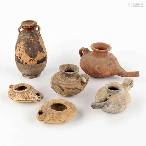 Vassels and oil lamps, 6 pieces, Possibly of Roman origin. (...