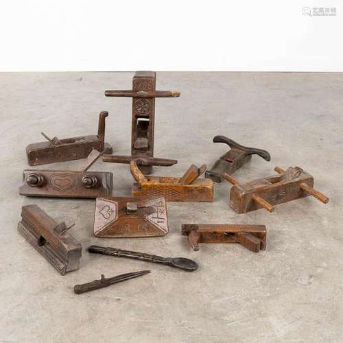 An antique collection of planers. 18th/19th C. (D:25 x W:34 ...