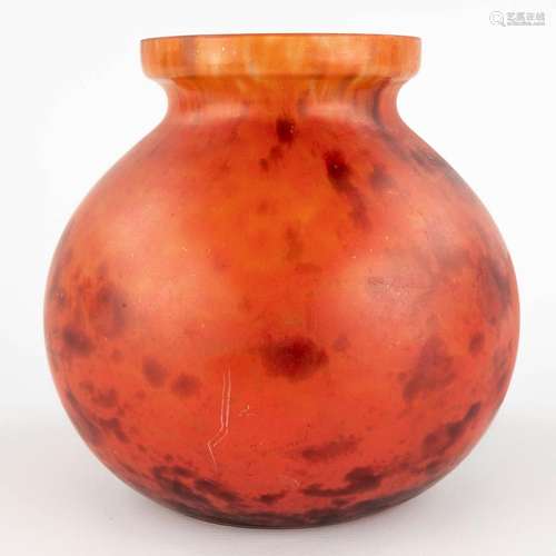 Lorrain, a pâte de verre glass vase. (H:21 x D:21 cm)