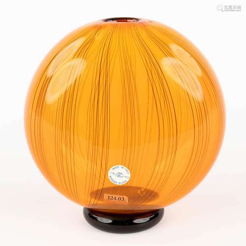 Seguso Viro, Murano, an orange glass vase. (D:8 x W:15 x H:1...