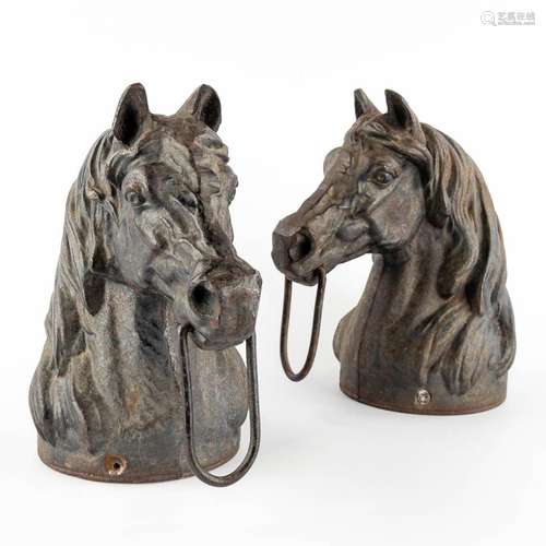 Two decorative horse heads, cast-iron, 20th C. (D:16 x W:25 ...