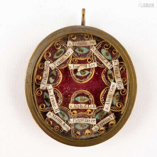 A sealed theca with 12 relics S. Francisuscus van Assisi, S....