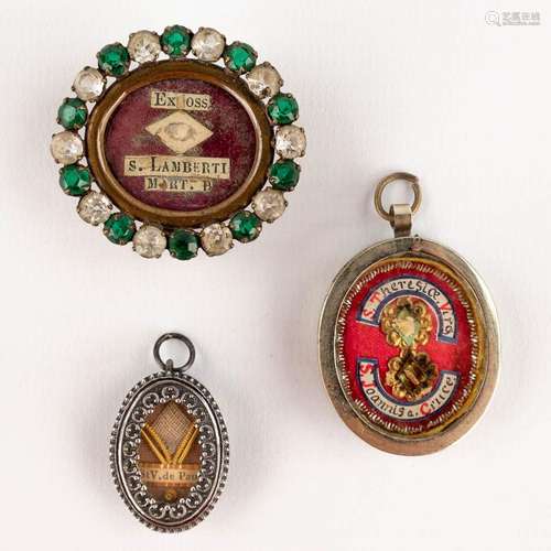 Three theca with relics Saint Vincentius A Paulo, Ex Ossibus...