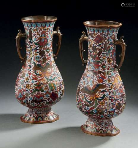 CHINE, fin XIXe-début XXe siècle  Paire de vases en cuivre e...