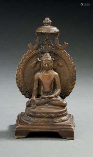 TIBET, XXe siècle  Sujet en bronze, représentant Bouddha ass...